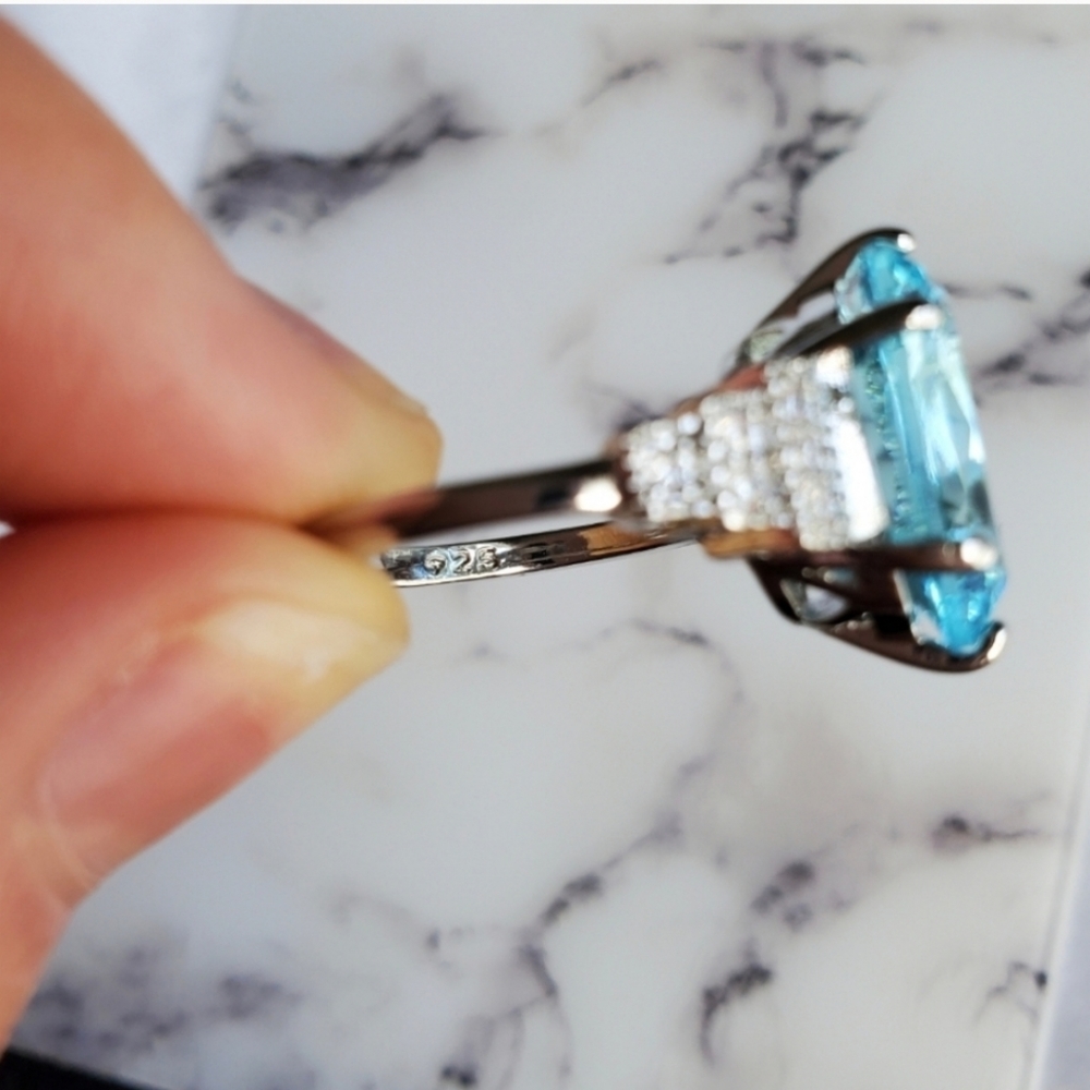 New Elegant Aquamarine Ring - Picture 7 of 8